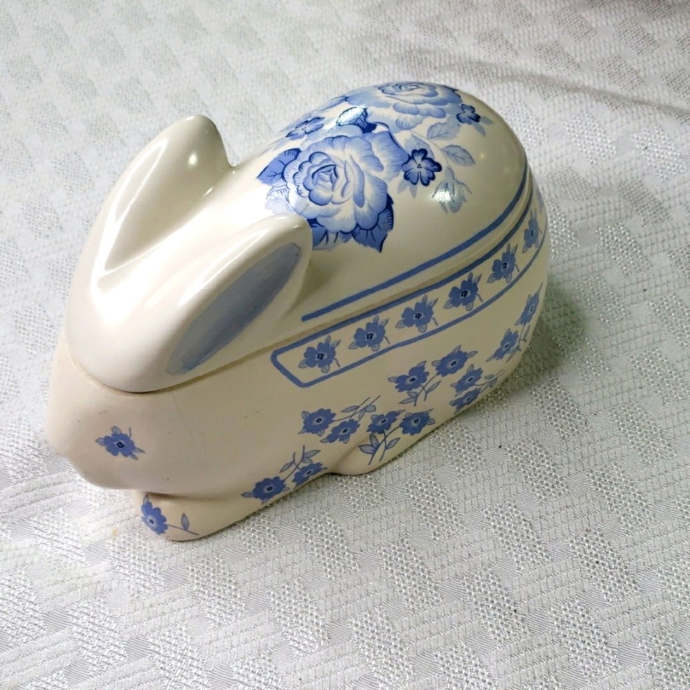 Bunny Box Crowning Touch Roses